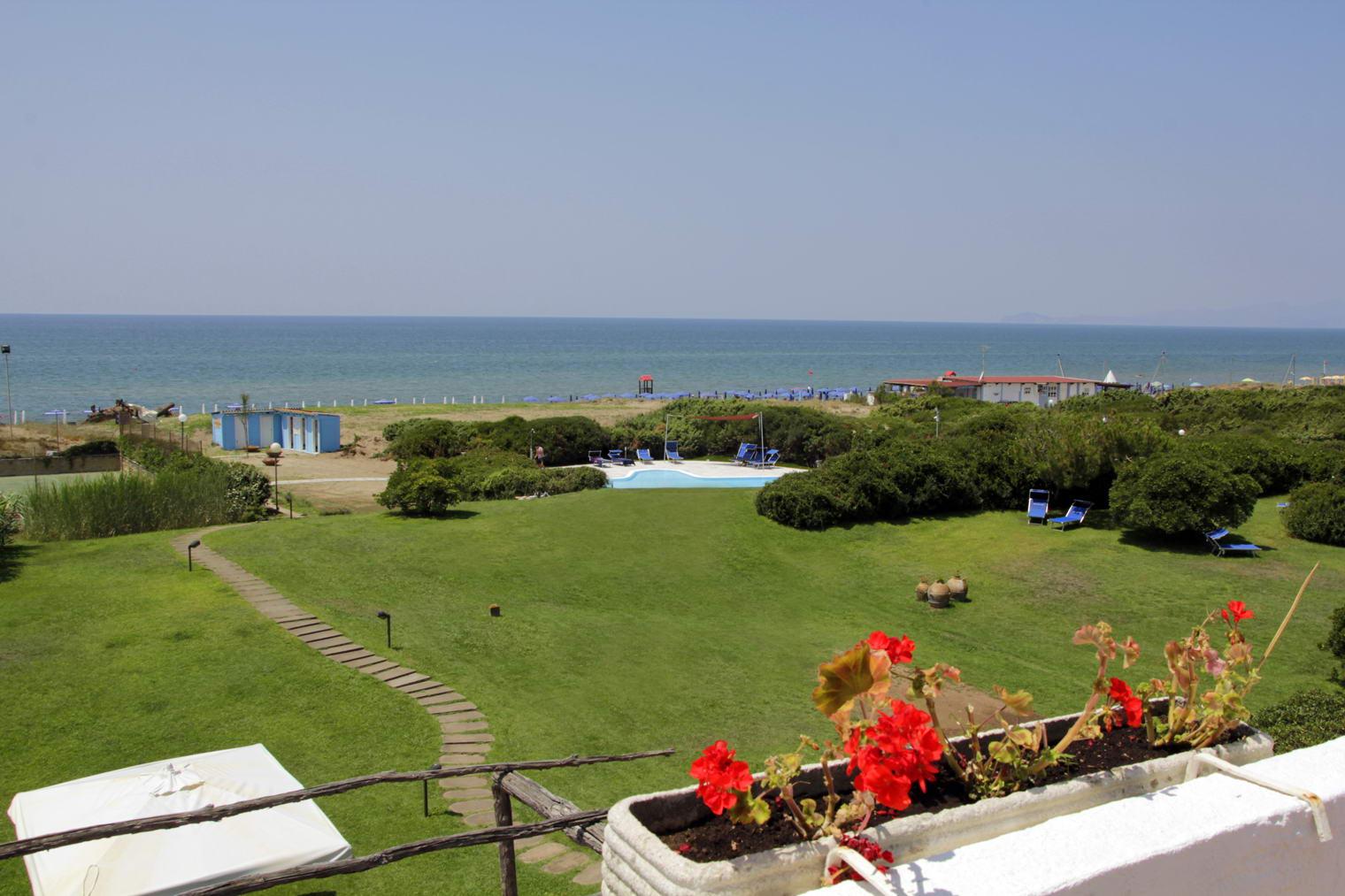 Hotel Della Baia Baia Domizia Exterior foto