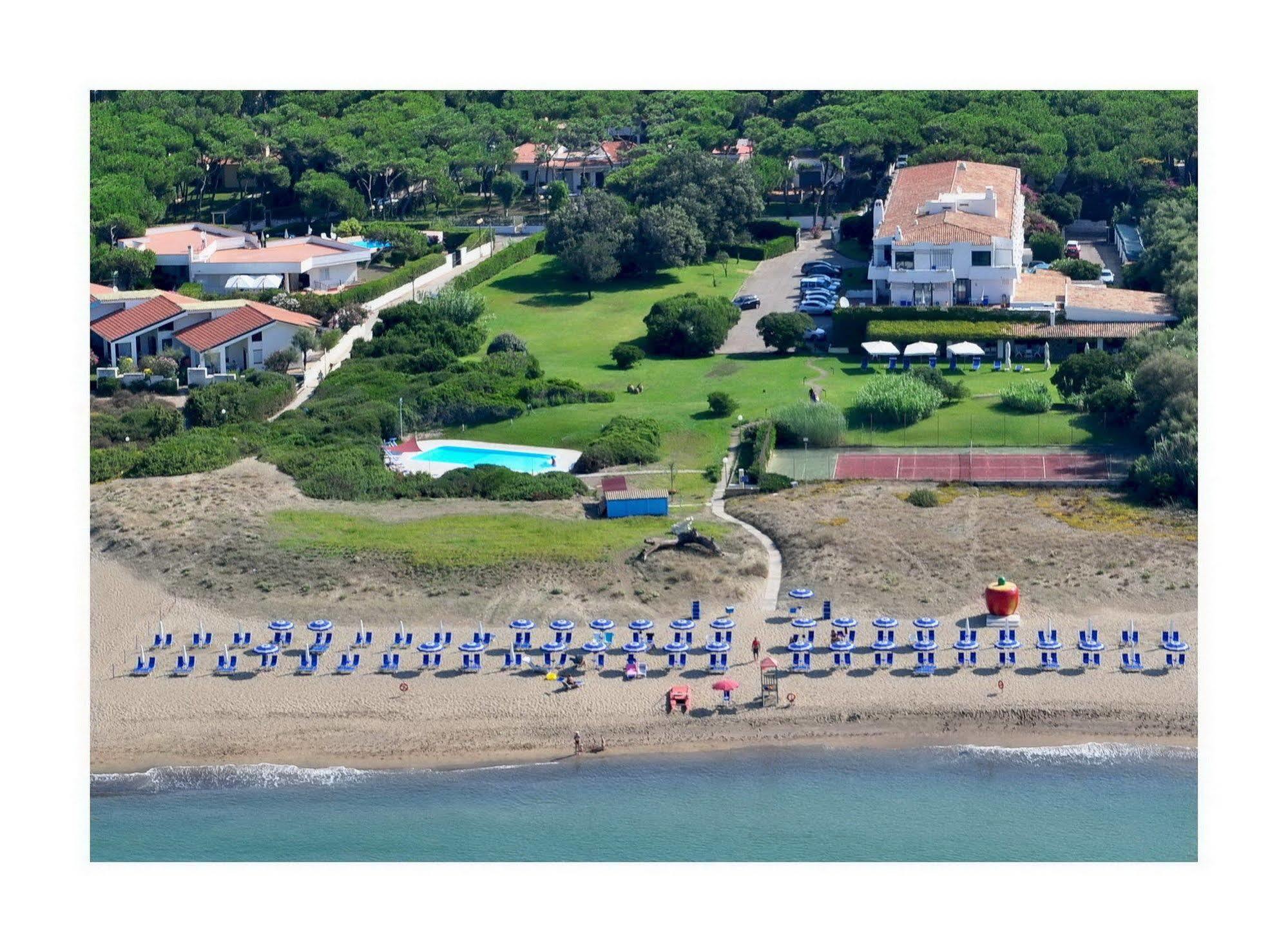 Hotel Della Baia Baia Domizia Exterior foto